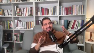 لقطة شاشة لقناة عماد رشاد عثمان على يوتيوب تعرض أبرز السلاسل التعليمية والتحليل النفسي التي يقدمها.