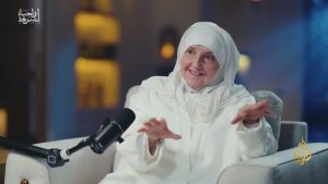 لهيفاء يونس، امرأة مسلمة تجمع بين العلم والدين.